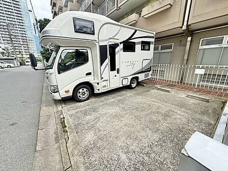 駐車スペースが嬉しいですね。※空き状況は都度ご確認下さい。