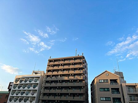 陽当たり・通風・開放感に恵まれた環境です。