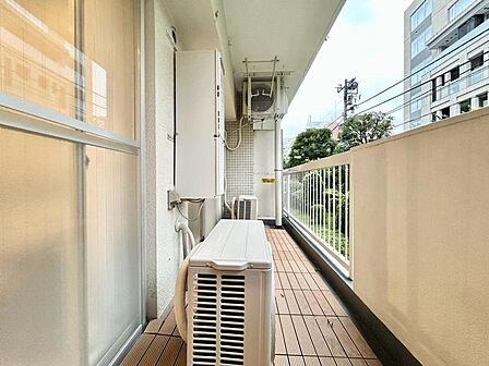 朝の澄んだ空気や、夕方に吹く清々しい風を感じられるバルコニー。