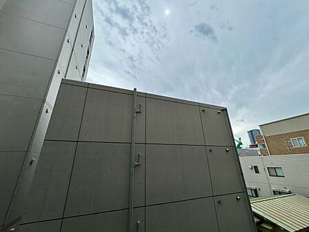 陽当たり・通風・開放感に恵まれた環境です。