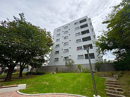 忙しく過ぎゆく日常を置き去るほど、ゆったりした時間が流れる住環境。