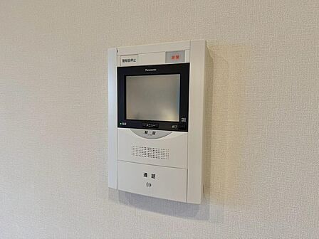 誰が来てもわかる様にモニター付きインターホンを設置。