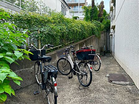 バイク置き場もございます。※空き状況は都度ご確認下さい。