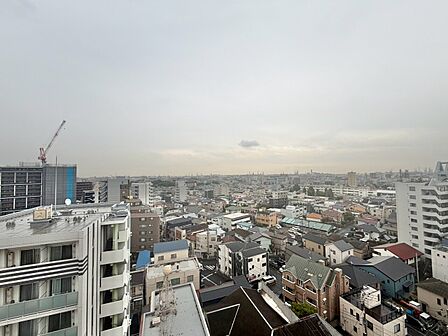 陽当たり・通風・開放感に恵まれた環境です。
