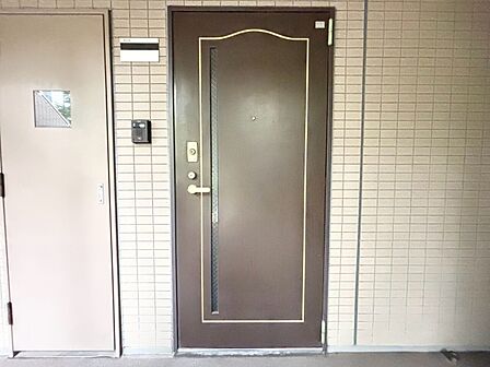 清潔感のある落ち着いた雰囲気の玄関です。