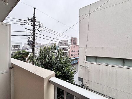 陽当たり・通風・開放感に恵まれた環境です。