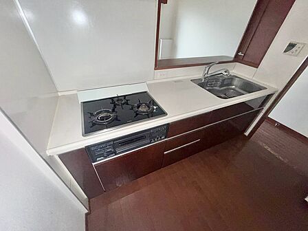 使いやすくスタイリッシュなキッチン空間になっております。