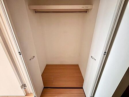 収納スペースが付いていて、お部屋を広く使っていただけます。