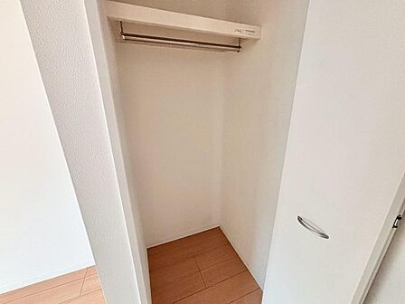 家電やスーツケース、ストック品など何でも片付く嬉しい空間です。