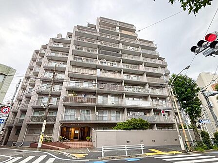 飽きのこないシンプルモダンな外観です。