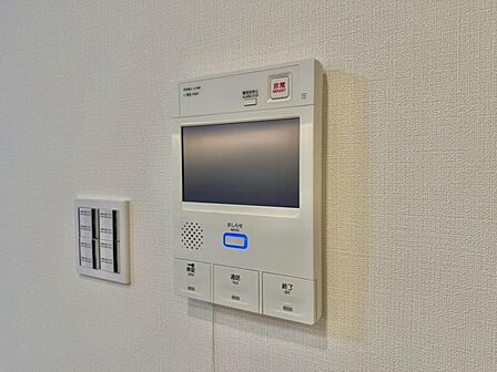 誰が来てもわかる様にモニター付きインターホンを設置。