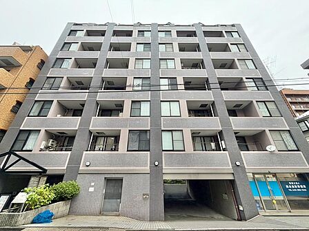 飽きのこないシンプルモダンな外観です。