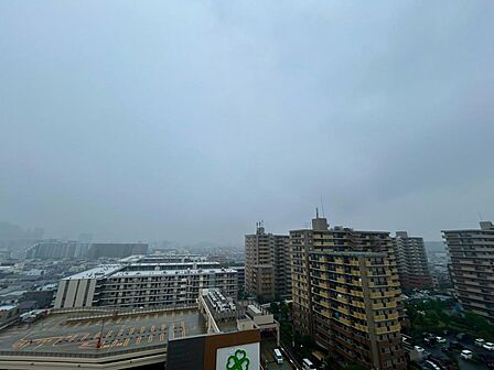 陽当たり・通風・開放感に恵まれた環境です。