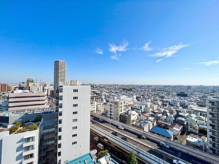 陽当たり・通風・開放感に恵まれた環境です。
