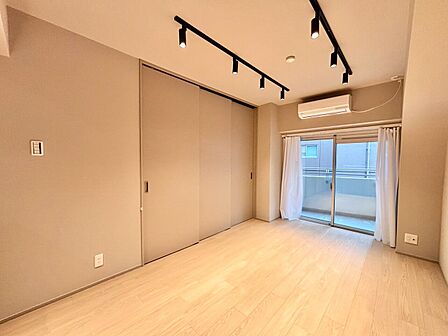 伸びやかな空間のなかで、ゆったりとしたひとときを過ごせます。