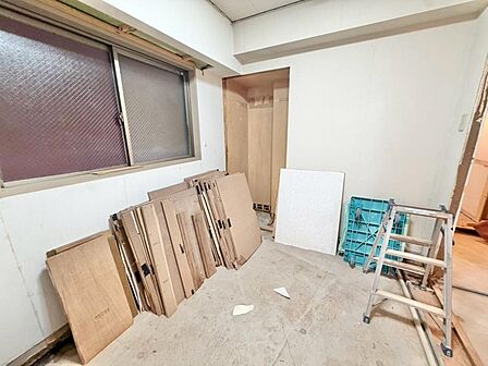 清かで艶やかな時間をもたらしてくれる室内です。