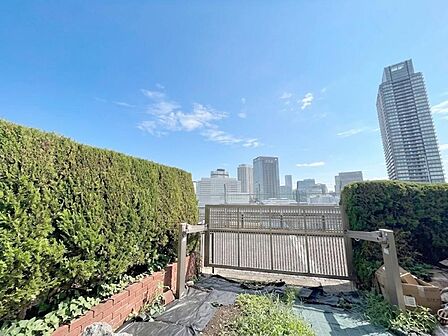 陽当たり・通風・開放感に恵まれた環境です。