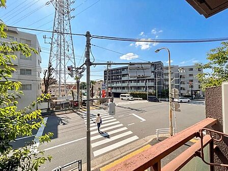 陽当たり・通風・開放感に恵まれた環境です。
