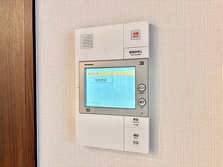 誰が来てもわかる様にモニター付きインターホンを設置。