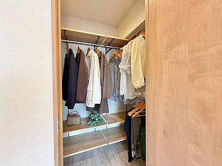 家電やスーツケース、ストック品など何でも片付く嬉しい空間です。