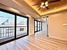 室内：通風・採光に優れ、心地よい光と風が溢れています。