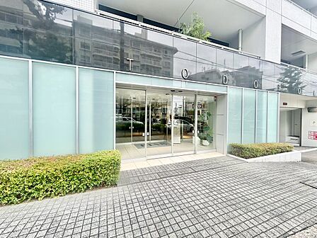 上質感漂う玄関アプローチです。