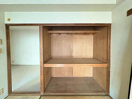 家電やスーツケース、ストック品など何でも片付く嬉しい空間です。