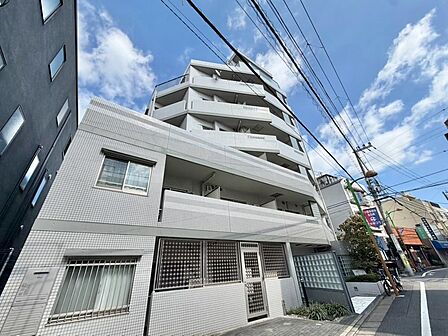 飽きのこないシンプルモダンな外観です。