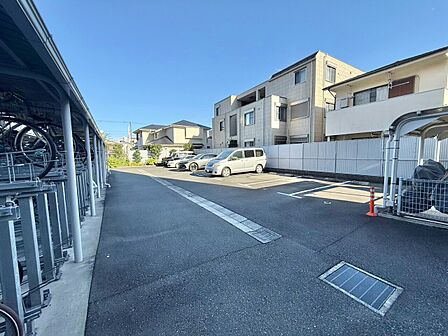 駐車スペースが嬉しいですね。※空き状況は都度ご確認下さい。