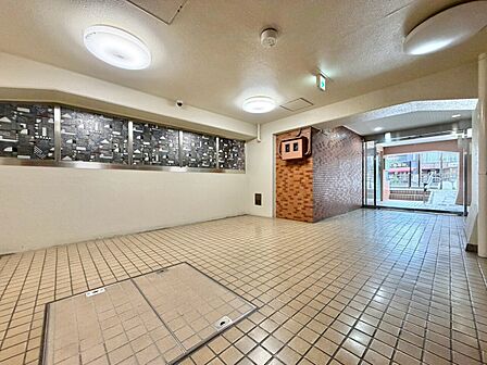 館内は静寂な中が保たれており、管理が行き届いている印象を受けました。
