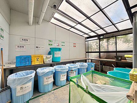 ゴミ置場。綺麗に管理されております。