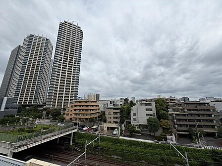 眺望や窓からの景色が良いと、家で過ごす時間も快適です。