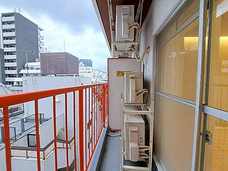朝の澄んだ空気や、夕方に吹く清々しい風を感じられるバルコニー。