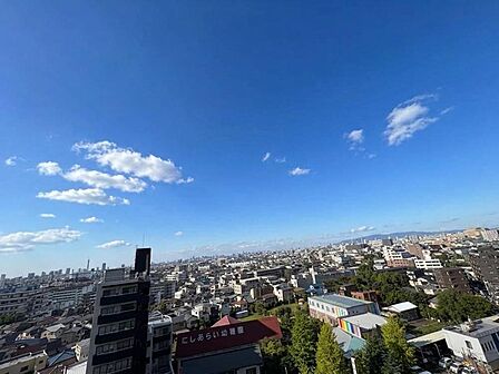 陽当たり・通風・開放感に恵まれた環境です。
