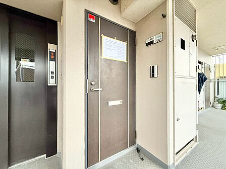 清潔感のある落ち着いた雰囲気の玄関です。