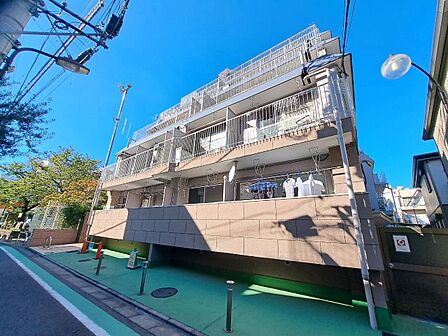 飽きのこないシンプルモダンな外観です。