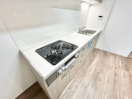 使いやすくスタイリッシュなキッチン空間になっております。