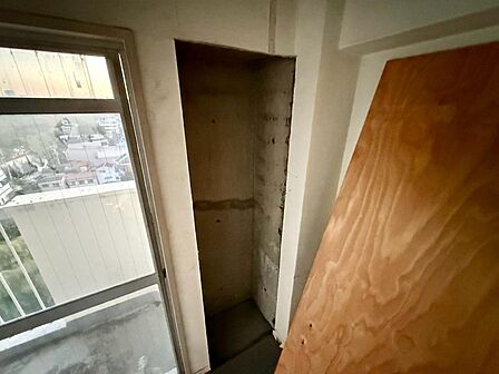 家電やスーツケース、ストック品など何でも片付く嬉しい空間です。
