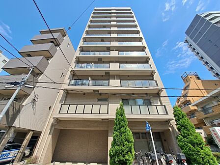 街に溶け合う美しい景観と、採光や風通しを考えて設計された間取り。外観だけでなく、住まうご家族の心地よさを最優先したマンション。