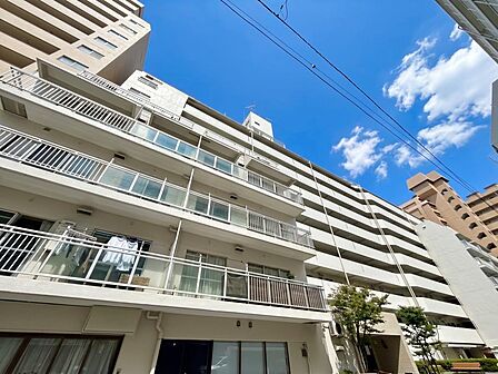 飽きのこないシンプルモダンな外観です。