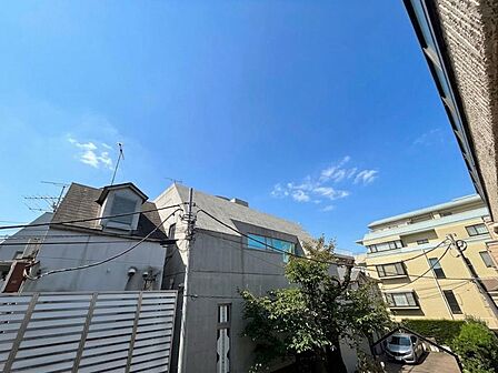 陽当たり・通風・開放感に恵まれた環境です。