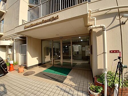 上質感漂う玄関アプローチです。