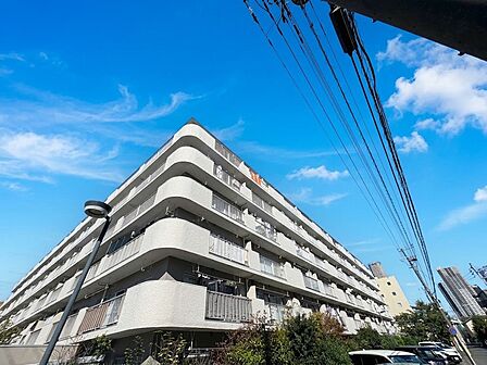 飽きのこないシンプルモダンな外観です。