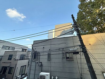 陽当たり・通風・開放感に恵まれた環境です。