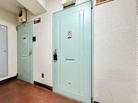 清潔感のある落ち着いた雰囲気の玄関です。