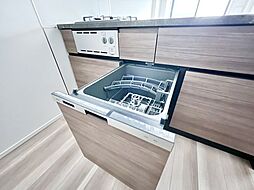 食器を洗っている間にお掃除など、様々なシーンで家事の時短に役立つビルトイン食洗機。