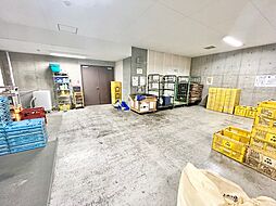 敷地内ゴミ置き場。
