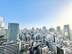 都会らしいは眺望、都会ならではの景色があります。バルコニーからの眺めが住まう方への贈り物となります。