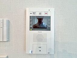 誰が来てもわかる様にモニター付インターホンを設置。