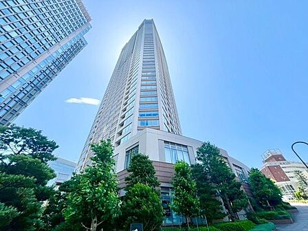 充実の共用設備を備えたタワーマンション。ペット飼育可能なので、皆様でお住まいいただけます。
